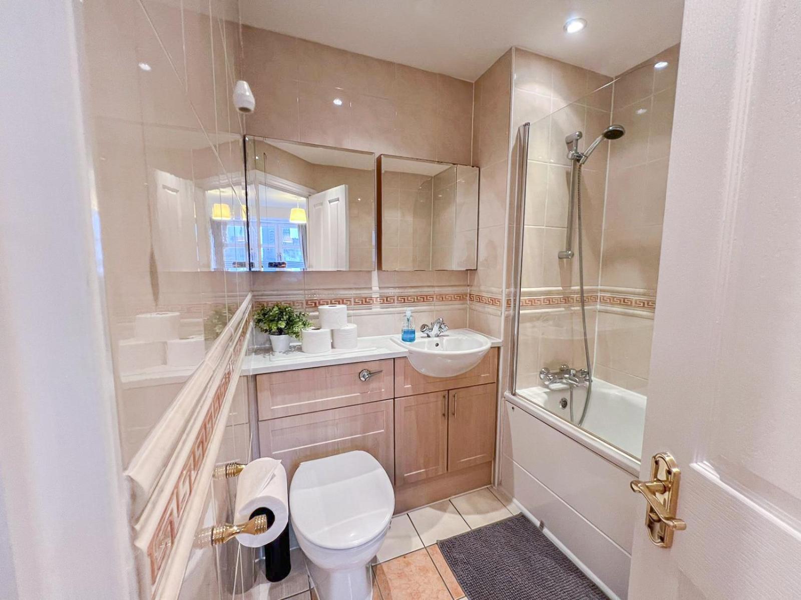 Borough 3-bedroom With Clear View At The Shard Apartment *